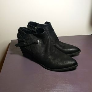 Dolce Vita soft black leather booties Size 8